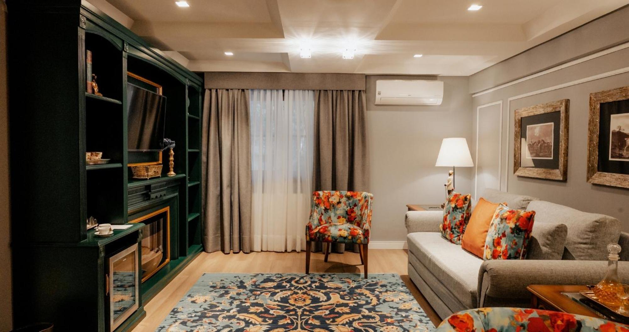 Deluxe Suite with Spa Bath,1742664698:JPEG